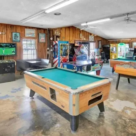 Unique Cabin Near Surf City With Loft And Parking Exterior photo